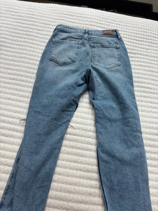 Hollister - Image 2