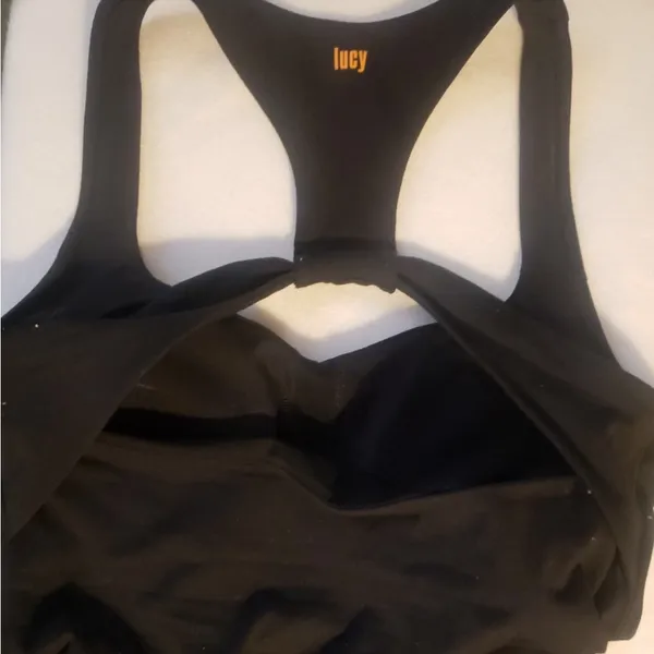 Lucy black sport tank padded - like new! - Image 3