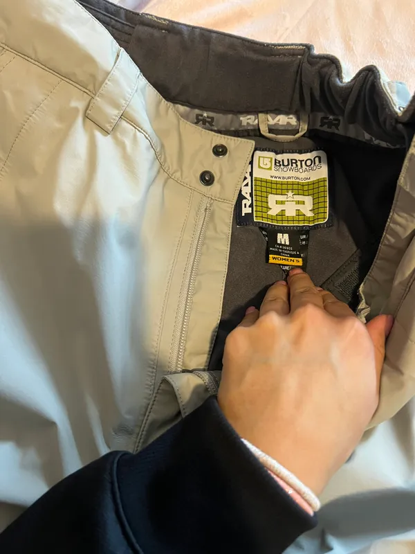 Burton Women's Snowboarding Pants - Image 6