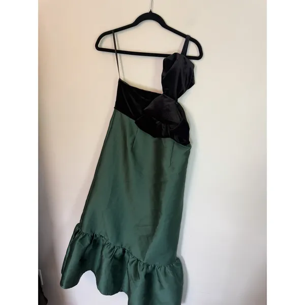 Petal & Pup Amelia One-Shoulder Velvet & Satin Midi Dress Emerald Black Sz L NEW - Image 4