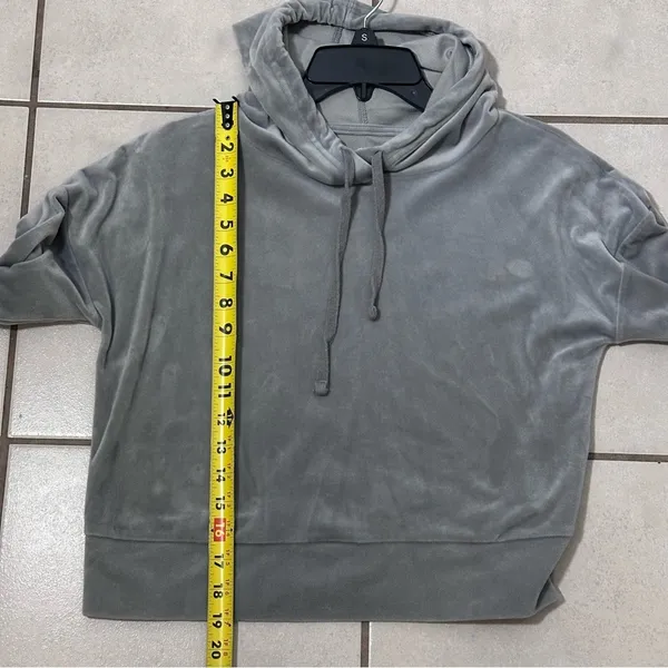 SO The Lounge Life Softest Hoodie Fleece Gray Cropped‎ Size Small. - Image 8
