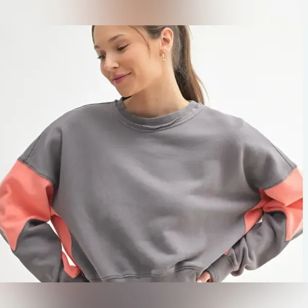 Mono B cropped Gray and coral color block Relaxed Fit Sweatshirt. Large - Image 9