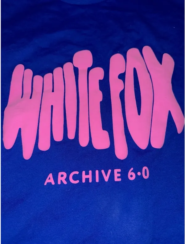 Brand New White Fox Archive 6.0 Oversized Tee in Blueberry & neon pink Size M/L - Image 5