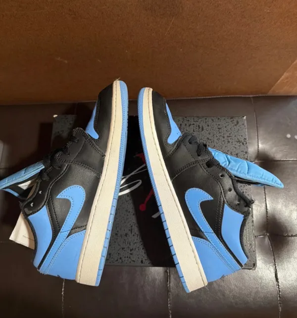 Air Jordan 1 low GS black/ university blue 7 Youth - Image 5