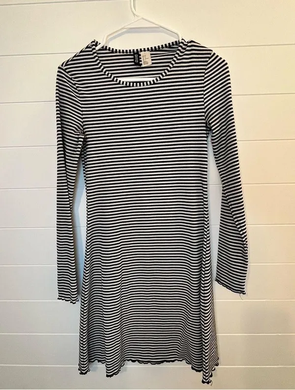 Divided H&M Black and White Stripe Dress BodyCon Crewneck Size 6 Preppy Minimal - Image 5
