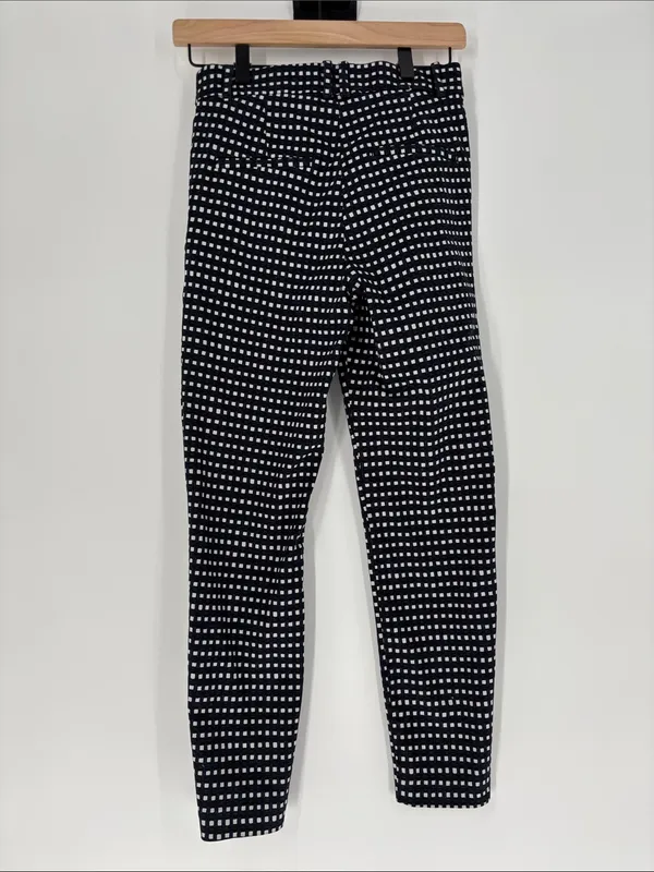 H&M blue white black print ankle pants 4P 4 petite - Image 4