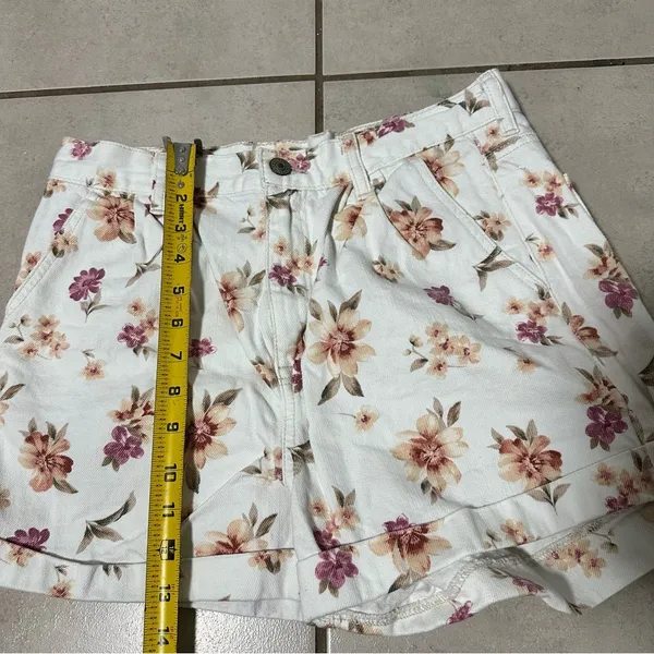 American Eagle‎ White Denim Floral Print Women's Casual Mom Shorts size 8 - Image 5