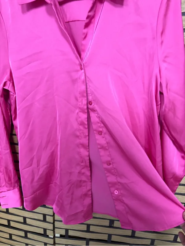 Maison d’amelie pink satin button down shirt size small - Image 3
