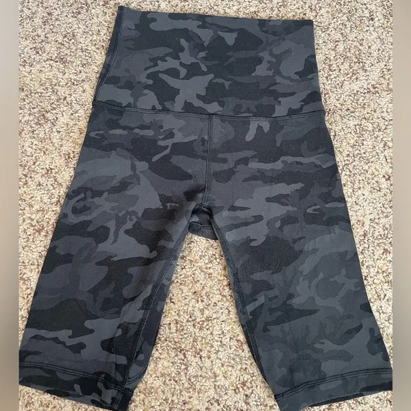 Lululemon Align Super High Rise Short 10" Incognito Camo Multi Grey size 4 - Image 3