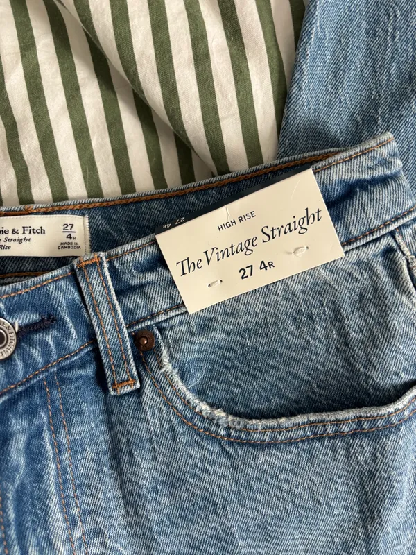 Abercrombie Vintage High-Rise Jeans - Image 2