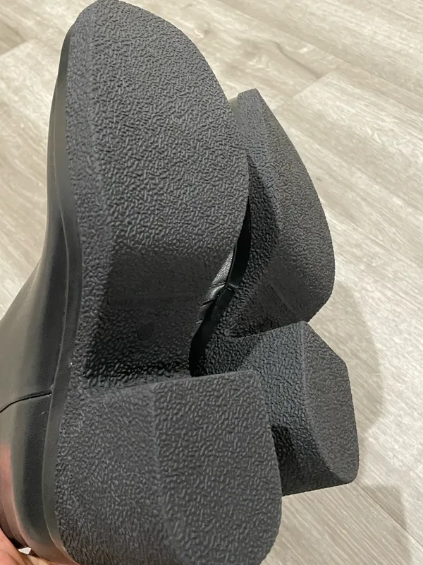 Black chunky platform ankle boots Size 8.5 - Image 5