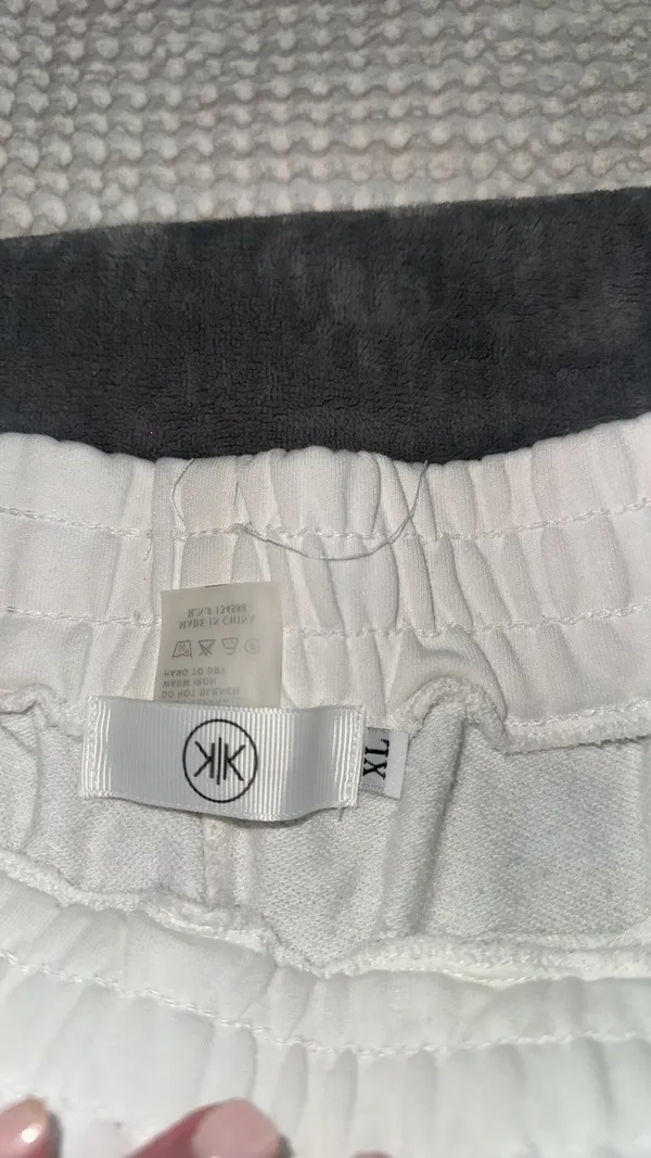 White shorts Size XL - Image 2