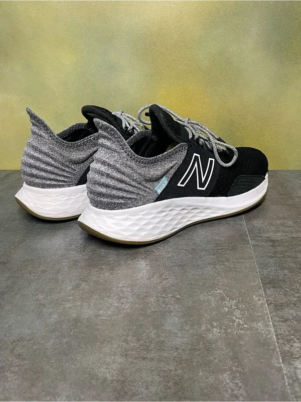 New Balance Women's Fresh Foam Roav T-Shirt Black/Gray Sneakers Size 9.5B - Image 8