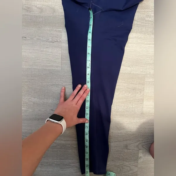 Dark purple fabletics cropped leggings size medium - Image 3