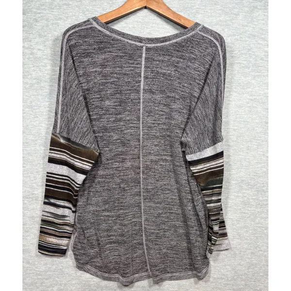 BKE‎ Womens Grey Heathered Striped Sleeve Oversized Knit Top Size M - Image 4