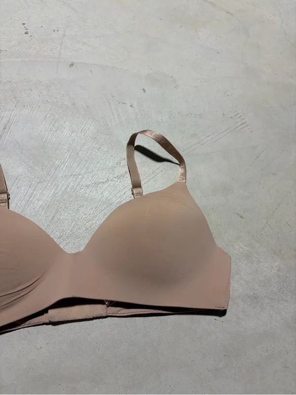 Victoria’s Secret t-shirt lightly lined wireless bra nude 36C - Image 3