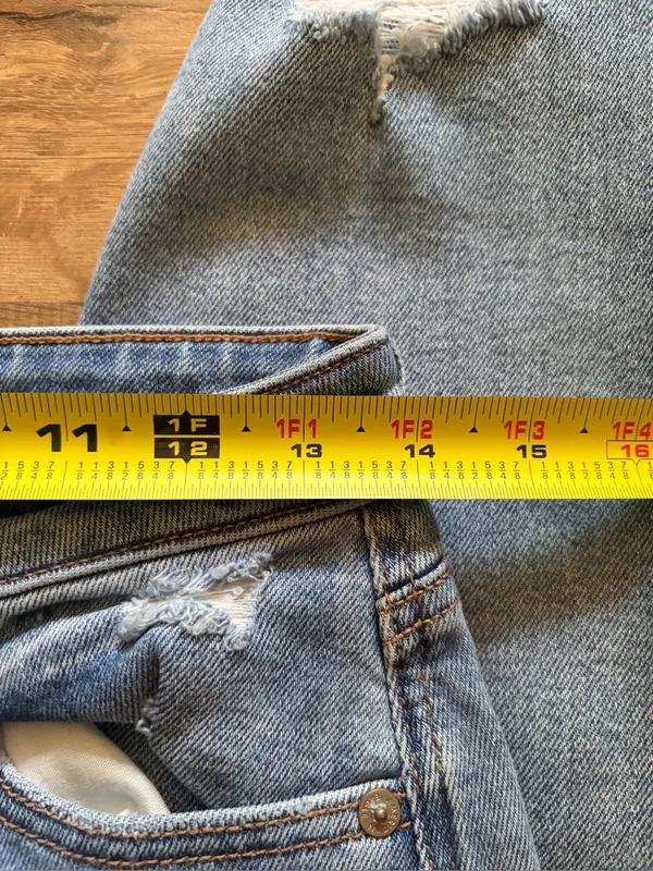 American Eagle Outfitter Light Wash High-Rise Ripped distressed Jeans Sz 4 denim - Image 10