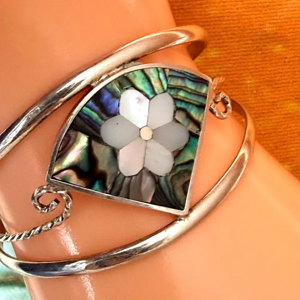 Vintage Alpaca Mexico Abalone Mother of Pearl Flower Cuff Bracelet - Image 7