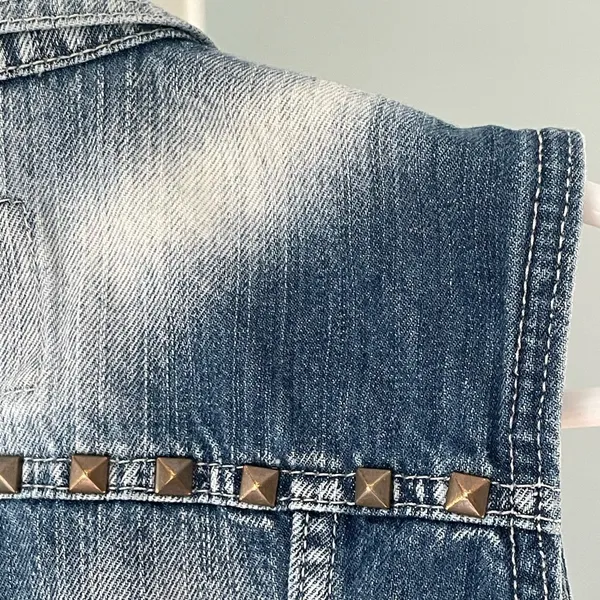 Levi’s Young Crop Trucker Denim Vest Sz M - Image 6