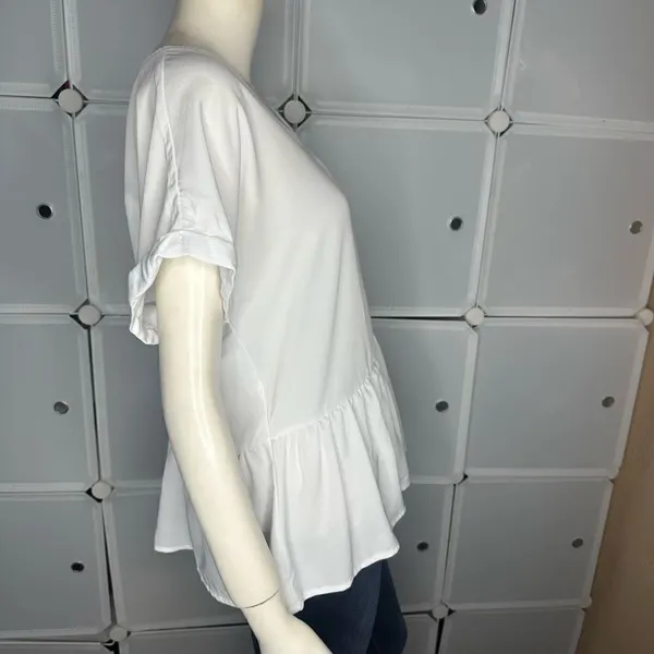 Bobeau Solid V-Neck Ruffle Hem Blouse Size Medium - Image 9