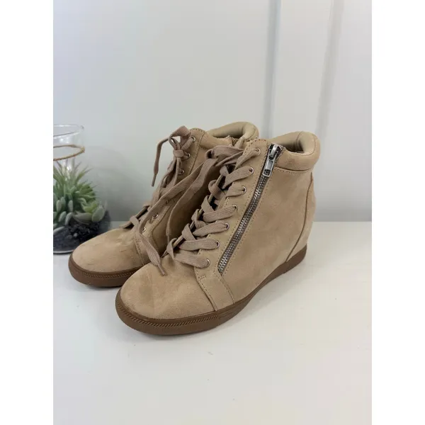 Women’s Boots Size 9 Brown - Image 3