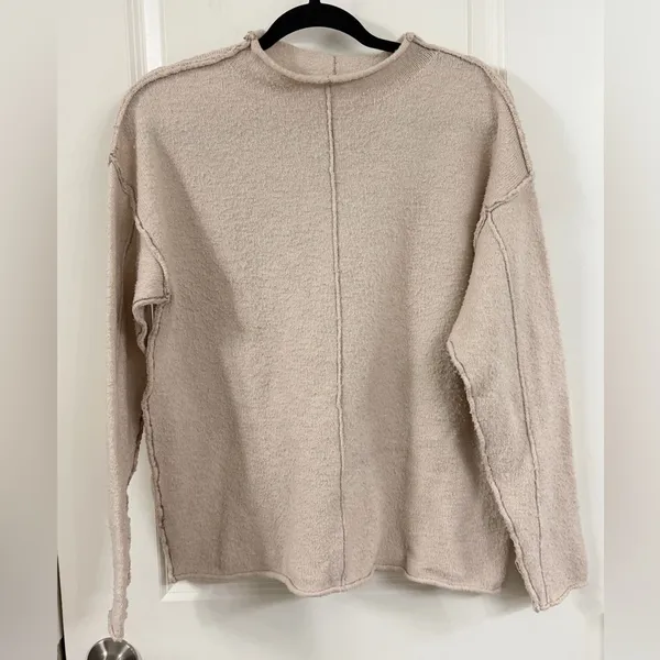 Cozy Women's Beige Sweater Size M - Image 3