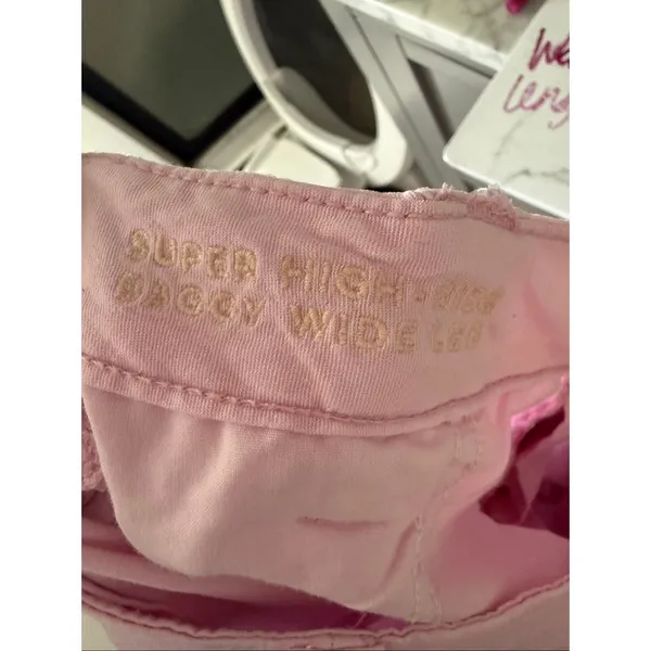 American Eagle Women’s 6 Super High Rise Baggy Wide Leg Cargo Pants Pink - Image 4