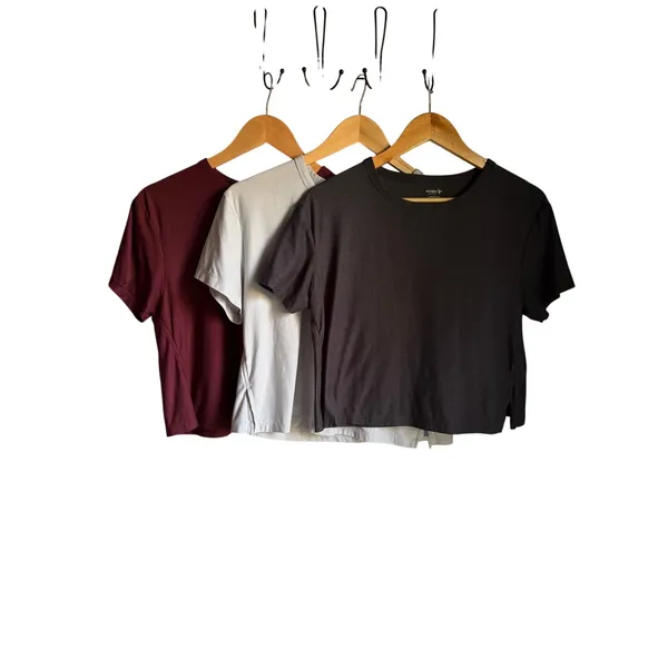 Old Navy Active CloudMotion Go-Dry Crop Tee Small Athleisure Light Grey - Image 3