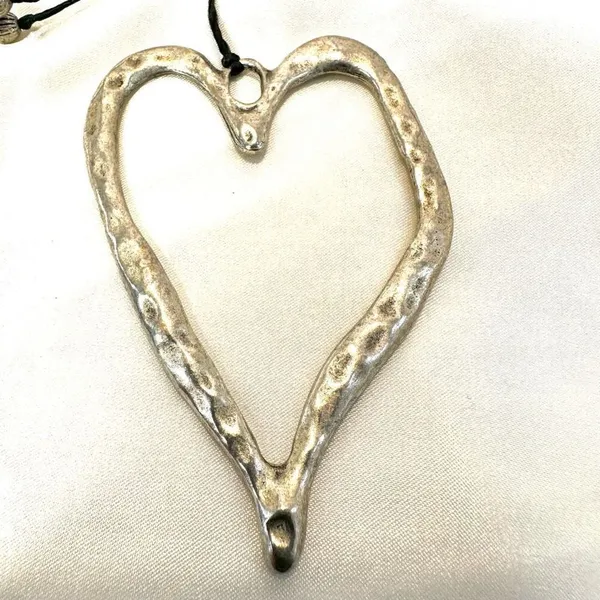Silver tone long open heart necklace - Image 10