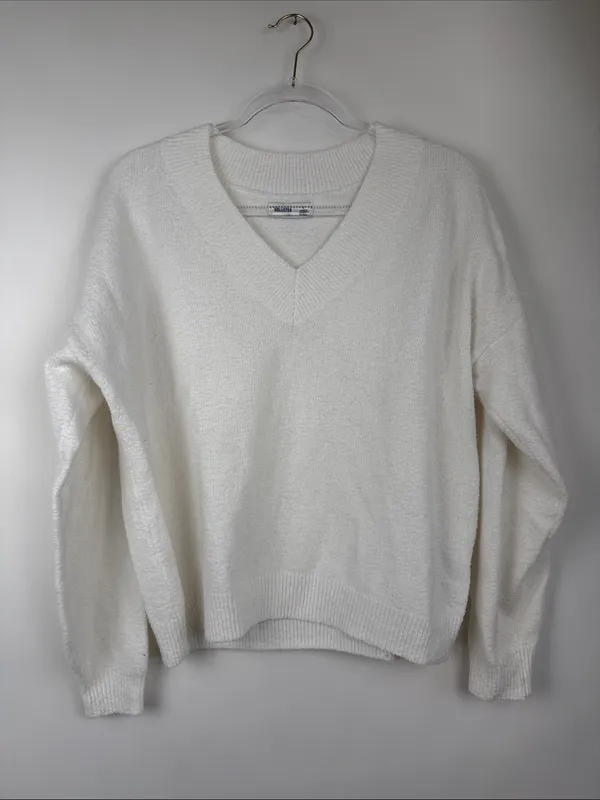 Hollister White Comfy Cloud Oversized V-Neck Sweater Size Small - Image 2