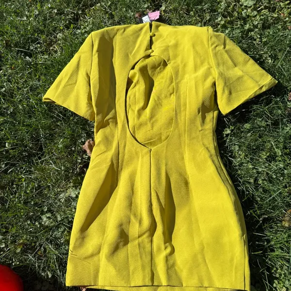 Pretty Little Thing NWT OLIVE WOVEN CINCHED BACKLESS MINI DRESS - Image 8