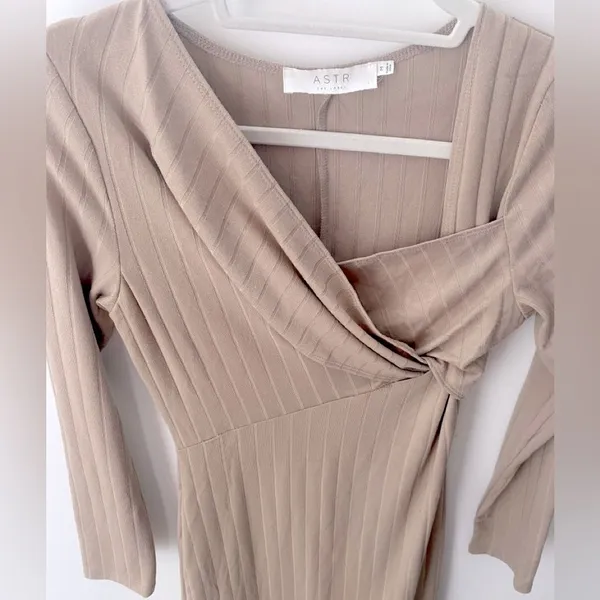 ASTR the Label Ribbed Bodycon Midi Dress M Twist Front Long Sleeve Minimalist - Image 4