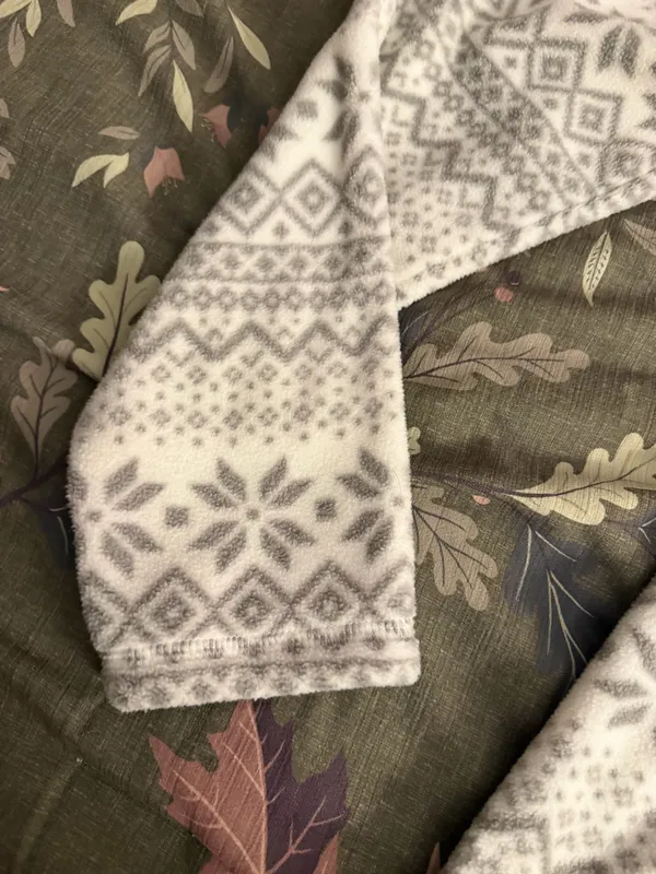 Old Navy Women's White & Gray Fair Isle Zip-Up Teddy Jacket - Image 5
