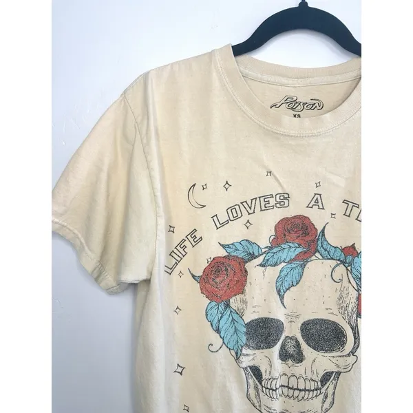 Poison Band Tee T-Shirt XS Skull Roses Life Loves A Tragedy Graphic Retro‎ Cream - Image 3