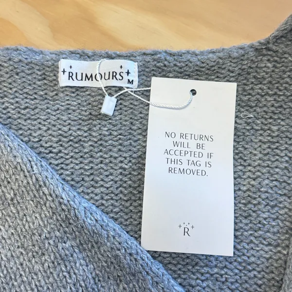 NWT Rumours Women's Grey Knit V-Neck‎ Sweater Vest Sleeveless Minimalist Size M - Image 5