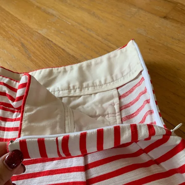 White and red stripe J.Crew shorts size 6 - Image 4