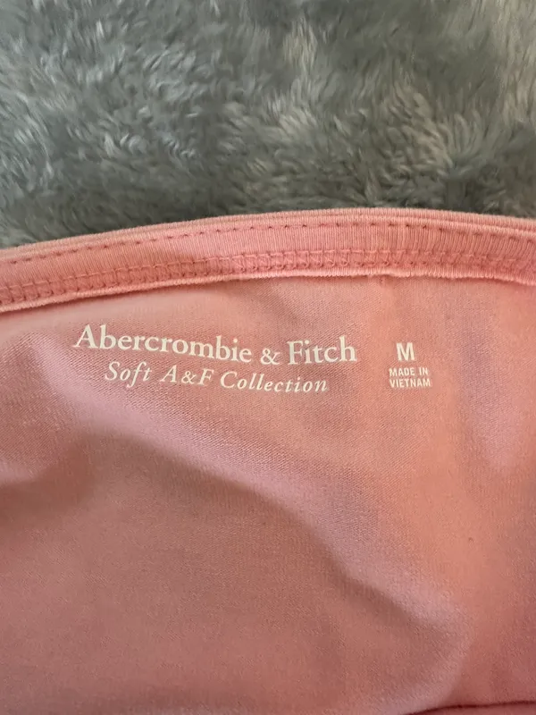 Abercrombie Light Pink Crop Top - Image 3