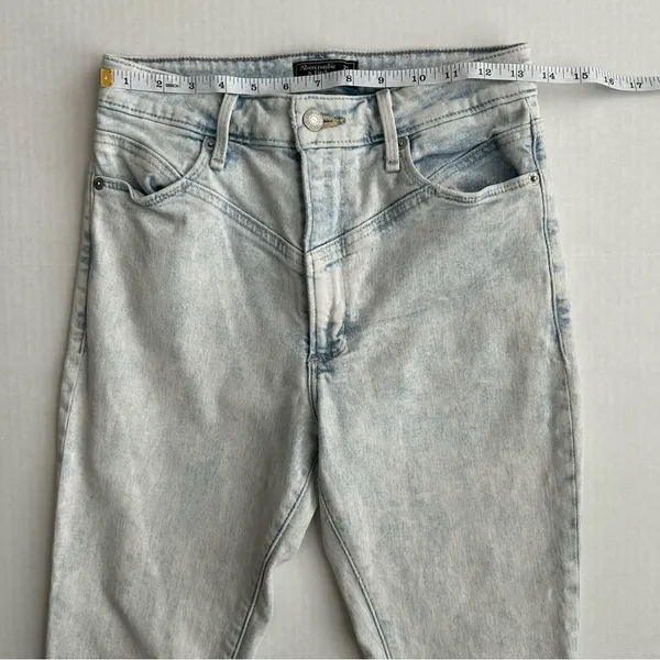 Abercrombie & Fitch Women's Light Wash Simone High Rise Ankle Jean‎ 4S - Image 3