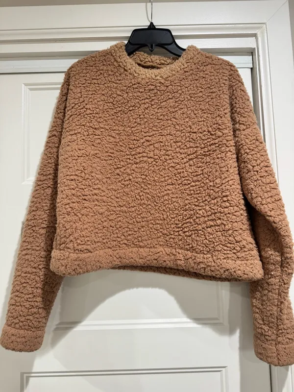 Albion Fit Sherpa Crop in Toffee - Image 5