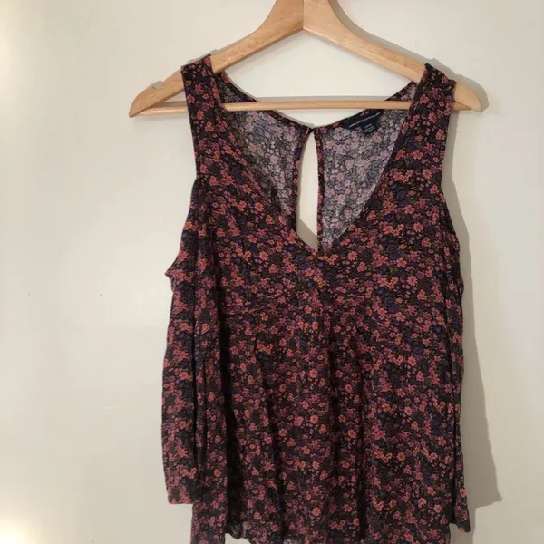American Eagle Cold Shoulder sz S ✨ - Image 2