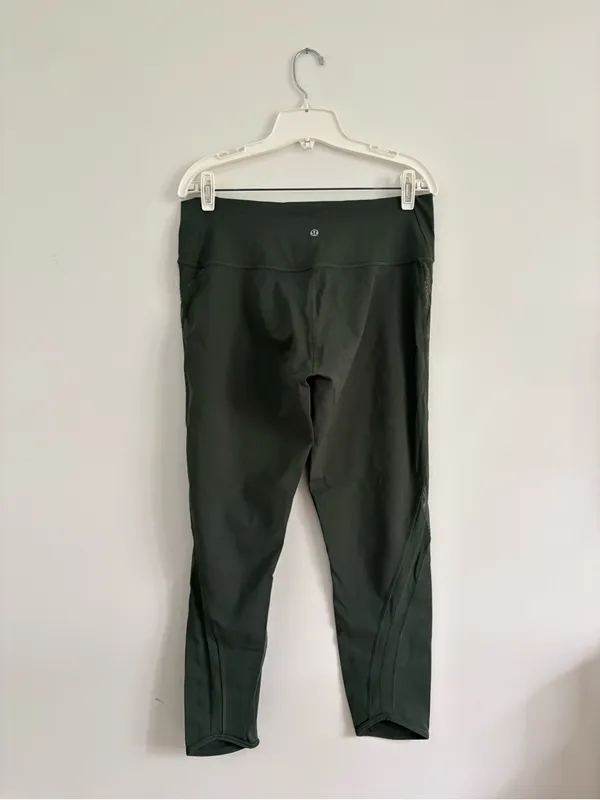 Lululemon Green Mesh Scallop 7/8 Leggings Size 12 - Image 4