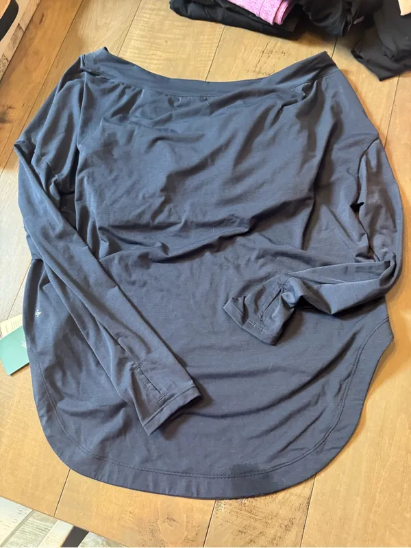HALARA Size XS NWT Navy Blue Off Shoulder Top with built in bra - Image 2
