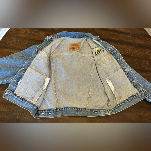 Vintage Levi's Denim Trucker Jacket Women’s Medium Made in USA 90s Jean Jacket - Image 9