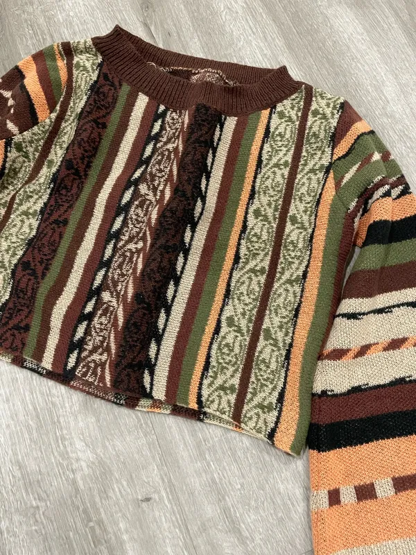 Crop Sweater Size L - Image 3