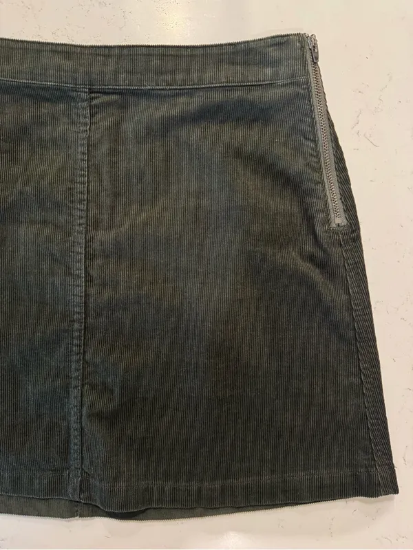 Wilfred Free Aritzia Olive Green Corduroy Mini Skirt Side Zip Size 6 - Image 4