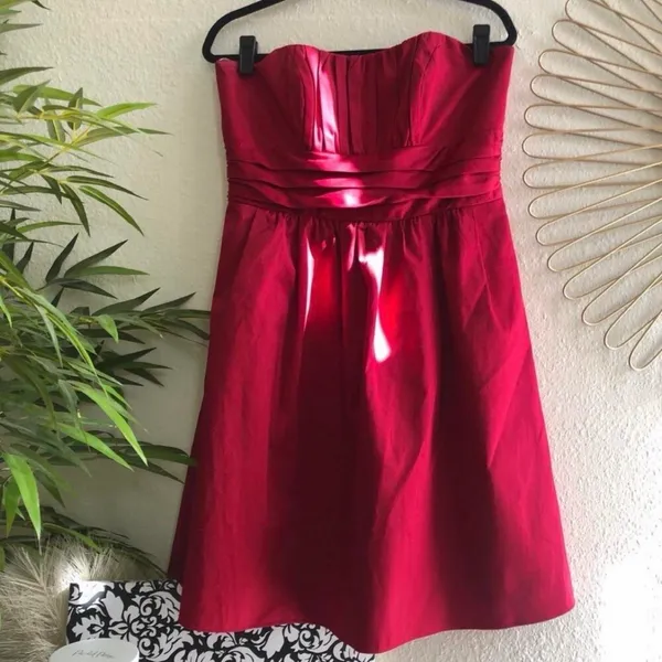 David’s Bridal Red Strapless Fit Flare Dress Sz 12 Romantic Coquette Party Cocktail Wedding Guest Y2K Pleated bust, ruched waist, full A-line skirt, and back zipper. Romantic coquette, feminine, elegant, vintage-inspired, Y2K, timeless, cocktail, party, wedding guest, bridesmaid, homecoming, prom, Valentine’s Day, Christmas, holiday, date night, engagement, rehearsal dinner, semi-formal, formal, special occasion. - Image 6