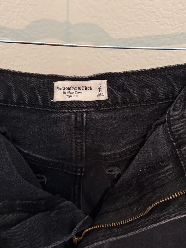 Abercrombie & Fitch Mom Shorts Women’s 32/14 Black High Rise Cutoff Denim - Image 2