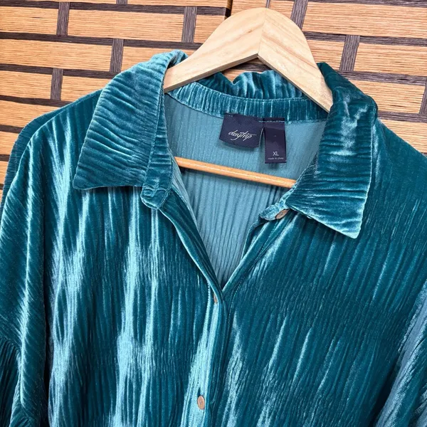 Daytrip Teal Velvet Button‎ Down Tunic Top Size XL - Image 3
