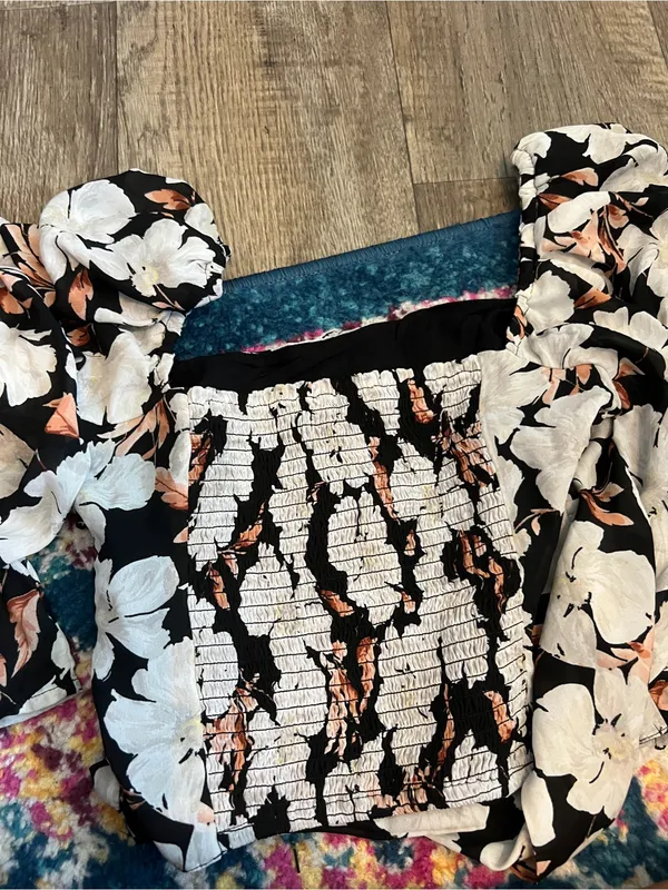 Abercrombie Floral Puff-Sleeve Cropped Top - Black & White - Image 12