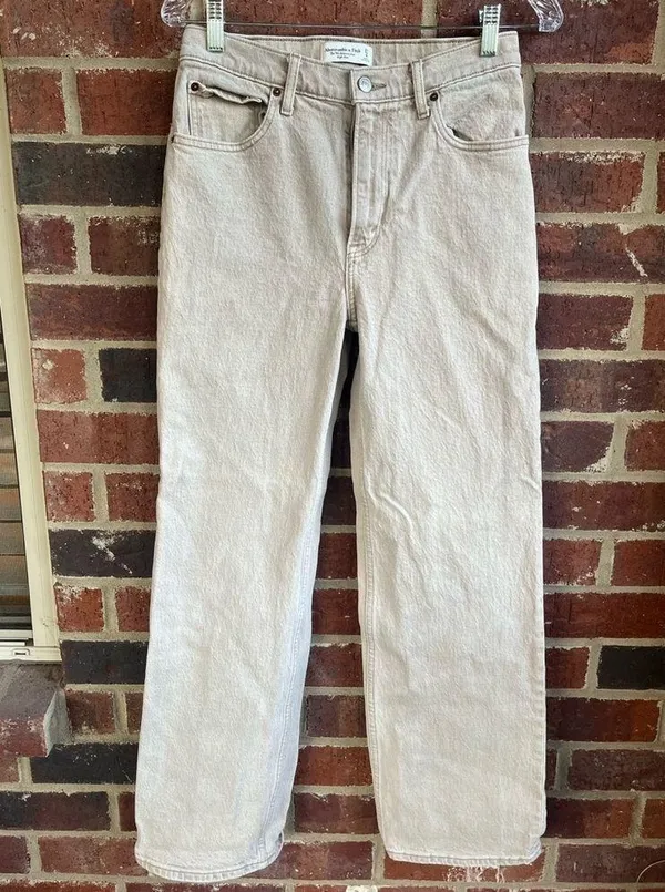 Abercrombie NWOT 90’s Relaxed Jean High Rise in “Oat” Size 4 - Image 2